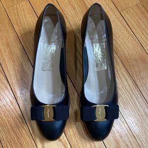 Salvatore Ferragamo Vara leather low heel pumps 6C